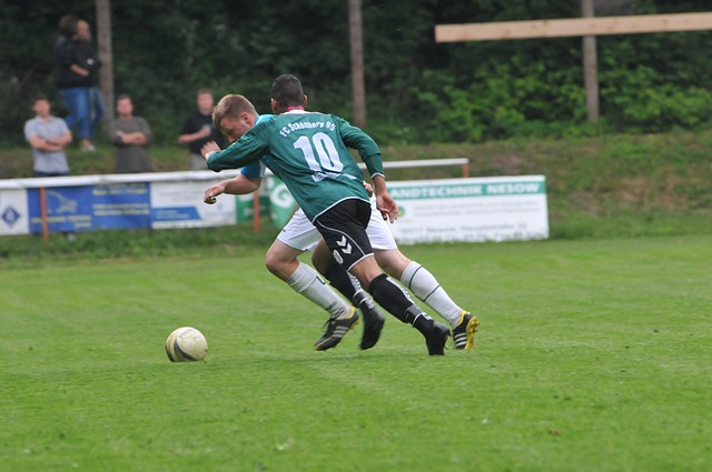 强调传控与 强调传控与